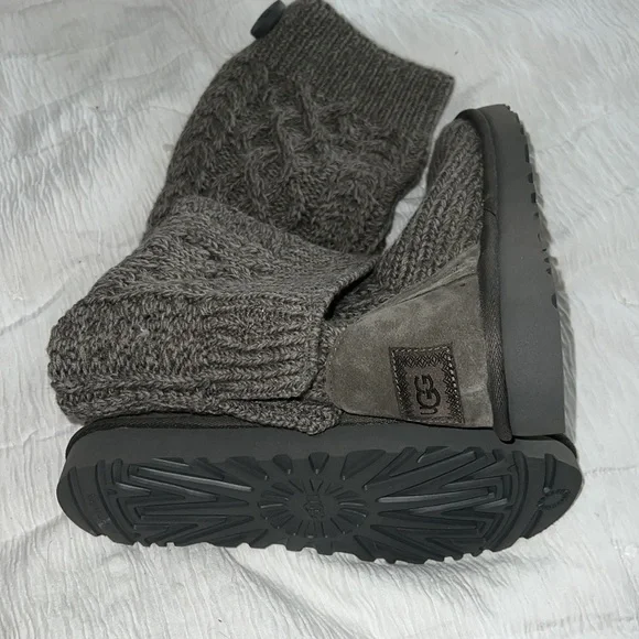 UGG Classic Cardi Bootie - Picture 5 of 5